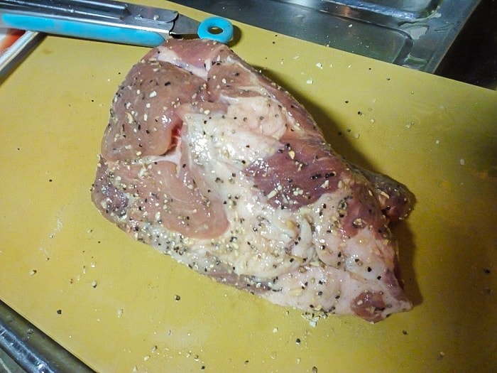 ローストシーズニングをまぶした肉