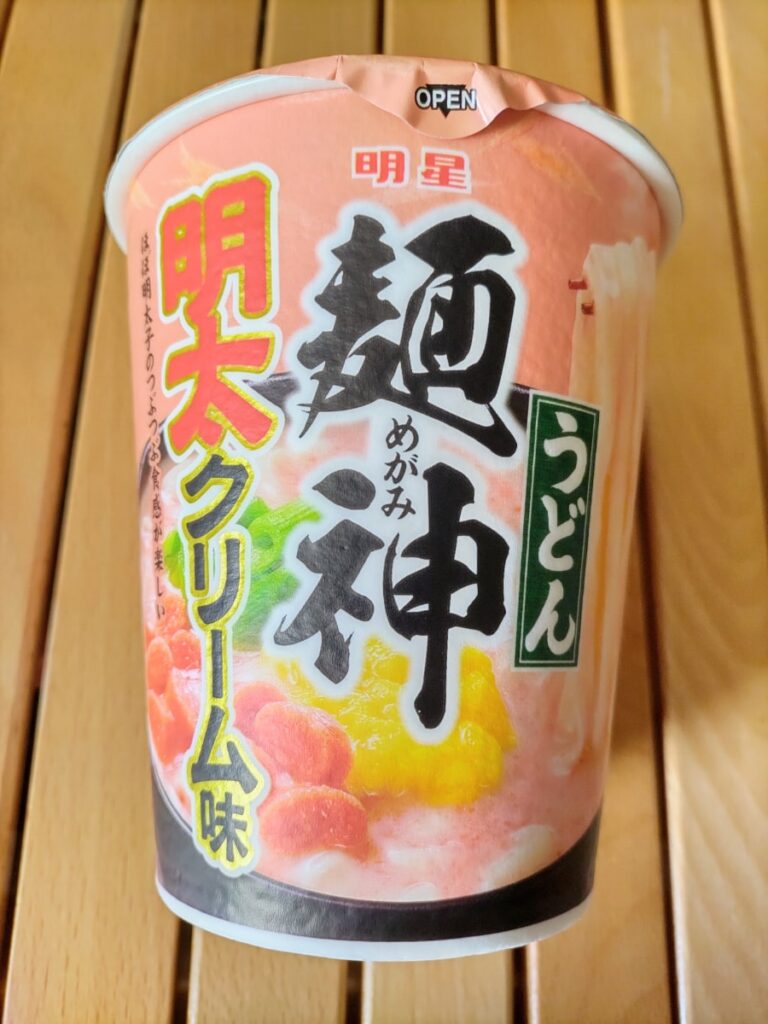 「麺神カップ 明太クリーム味うどん」パッケージ